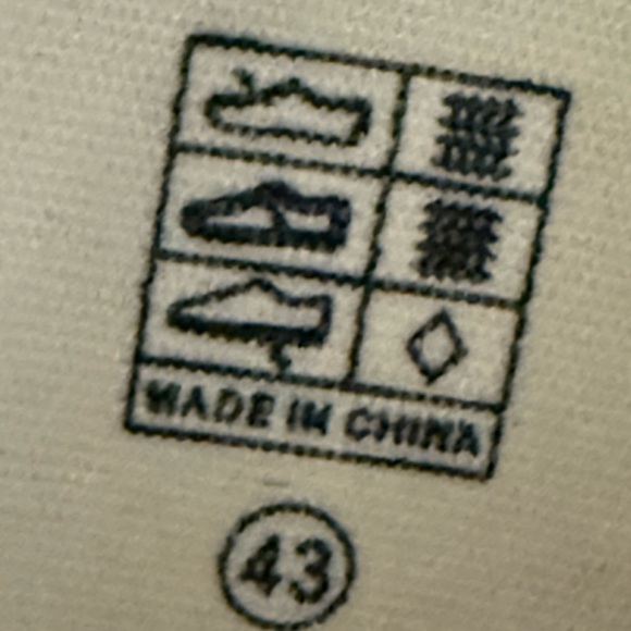 Cartoon print loafers unisex size US men's 9.5 or 10, women US size 12 or 12.5 - Picture 8 of 10